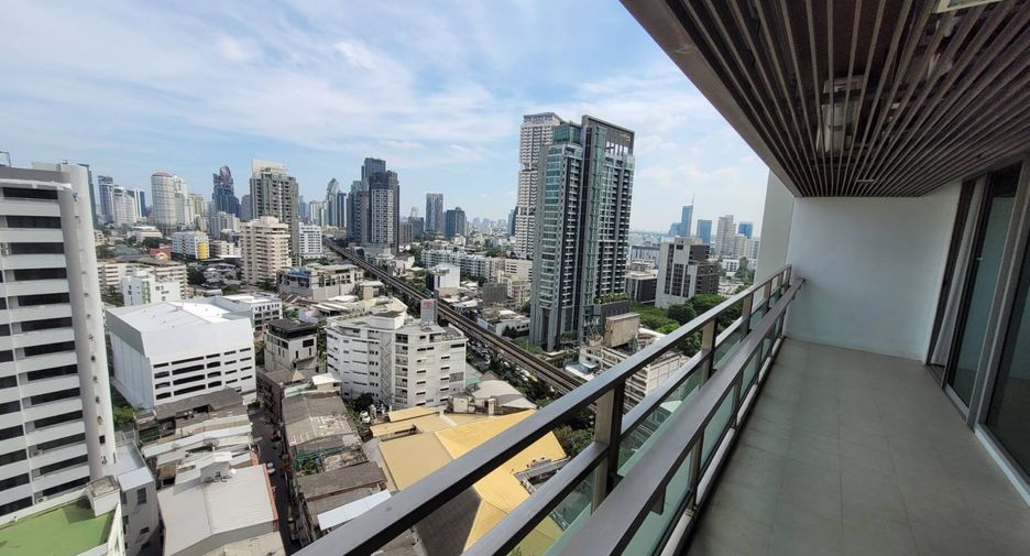 Condo en alquiler de 2 habitaciones en Khlong Toei, Bangkok