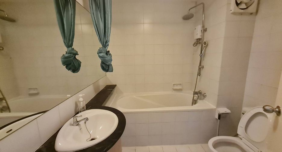 For rent 3 ベッドルーム condo in Watthana, Bangkok