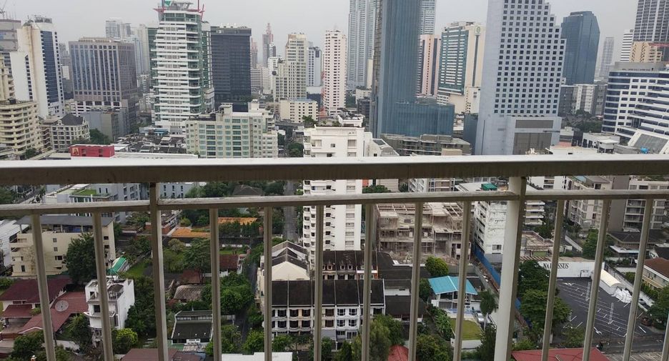 For rent 2 bedrooms condo in Watthana, Bangkok