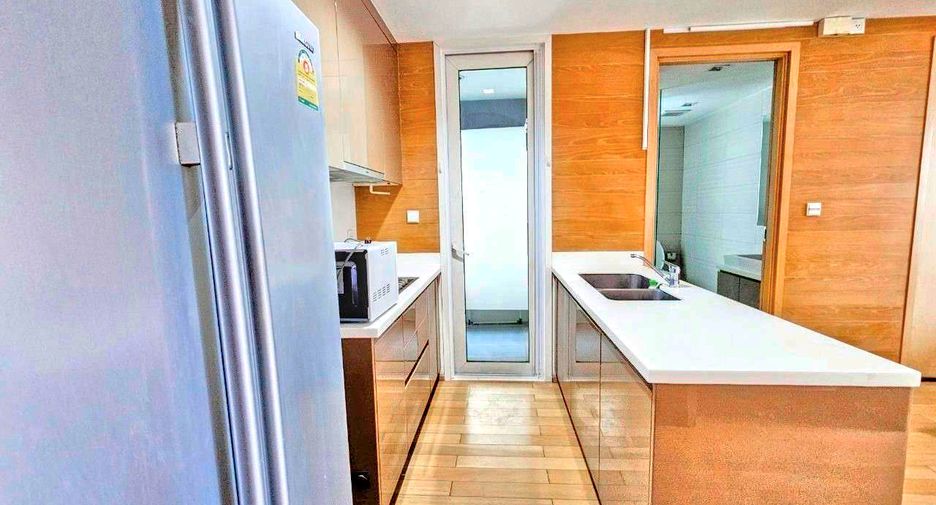 For rent 2 bedrooms condo in Khlong Toei, Bangkok