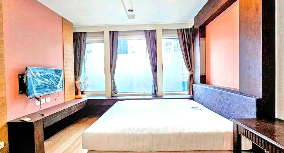 For rent 2 bedrooms condo in Khlong Toei, Bangkok