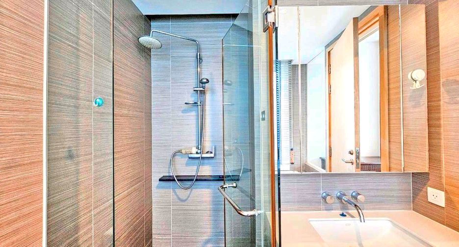 For rent 2 bedrooms condo in Khlong Toei, Bangkok