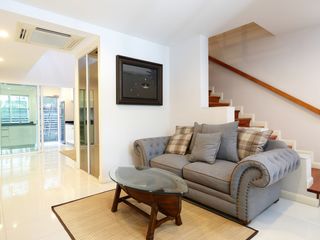 Reihenhaus zur Miete mit 3 Zimmer in Khlong Toei, Bangkok