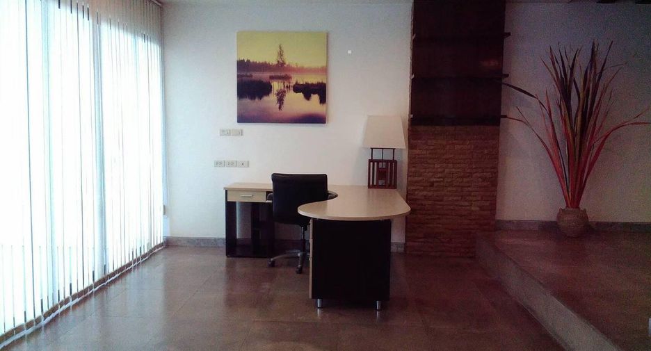 For rent 3 bedrooms condo in Watthana, Bangkok