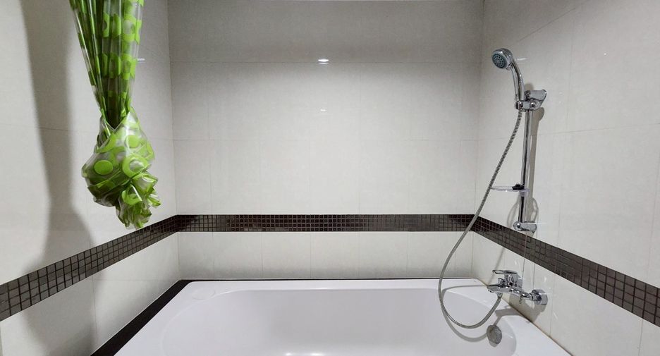 À louer et à vendre 3 chambres condo à Watthana, Bangkok