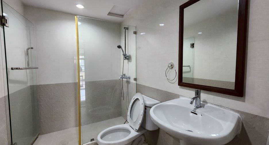 À louer et à vendre 3 chambres condo à Watthana, Bangkok