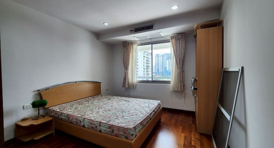 À louer et à vendre 3 chambres condo à Watthana, Bangkok