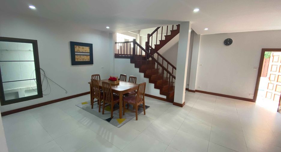 Casa en alquiler de 4 habitaciones en Watthana, Bangkok