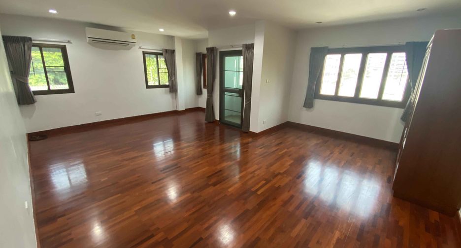 Casa en alquiler de 4 habitaciones en Watthana, Bangkok
