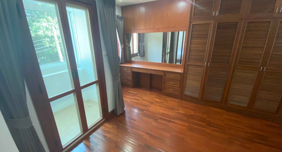 Casa en alquiler de 4 habitaciones en Watthana, Bangkok