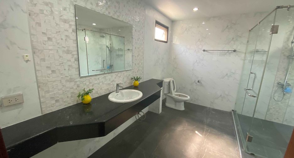 Casa en alquiler de 4 habitaciones en Watthana, Bangkok