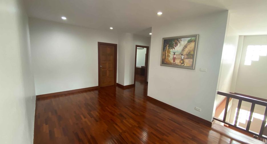 Casa en alquiler de 4 habitaciones en Watthana, Bangkok