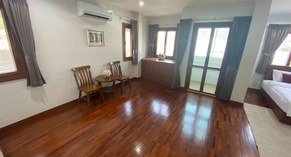 Casa en alquiler de 4 habitaciones en Watthana, Bangkok