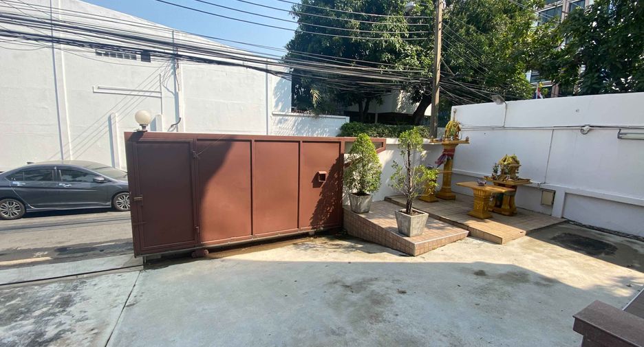 Casa en alquiler de 4 habitaciones en Watthana, Bangkok
