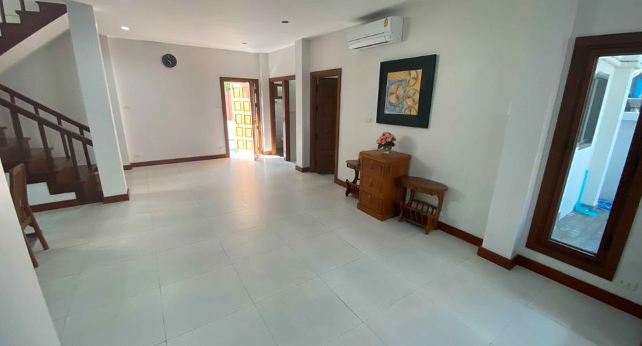 Casa en alquiler de 4 habitaciones en Watthana, Bangkok