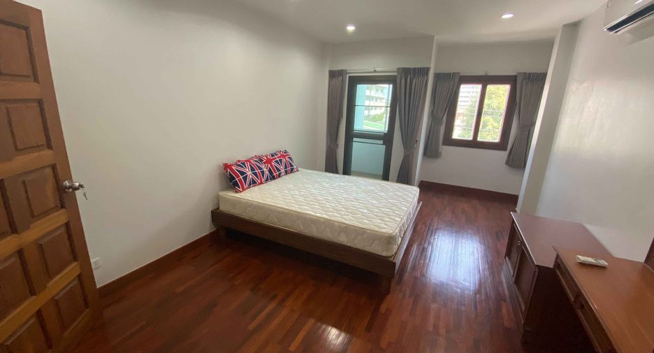 Casa en alquiler de 4 habitaciones en Watthana, Bangkok