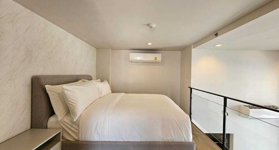 For rent 2 bedrooms condo in Phra Khanong, Bangkok