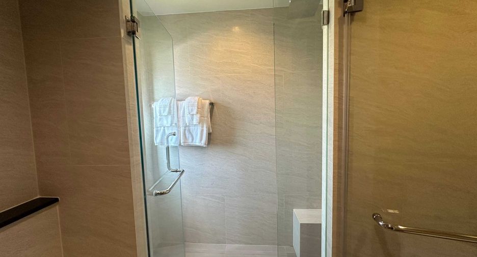 For rent 2 bedrooms condo in Phra Khanong, Bangkok