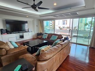 For rent 4 ベッドルーム condo in Watthana, Bangkok