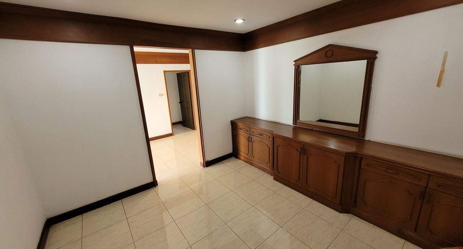 For rent 5 ベッドルーム condo in Watthana, Bangkok