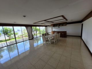 ให้เช่า 5 ห้องนอน คอนโด ใน วัฒนา, กรุงเทพฯ