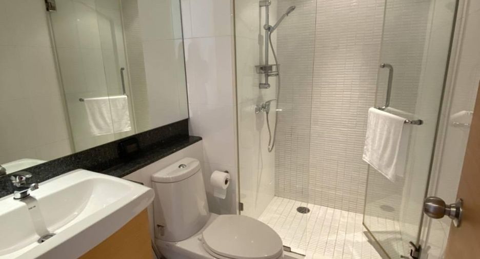 For rent 3 bedrooms condo in Khlong Toei, Bangkok