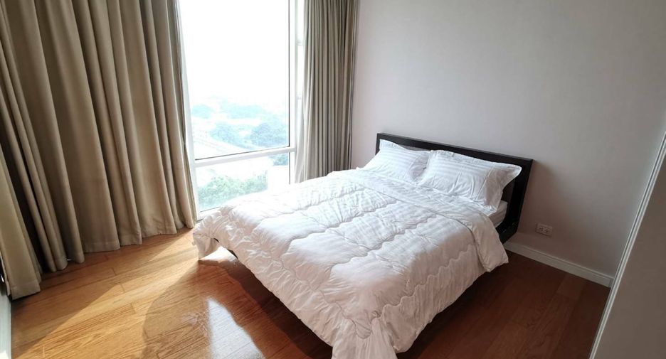 For rent 3 bedrooms condo in Khlong Toei, Bangkok