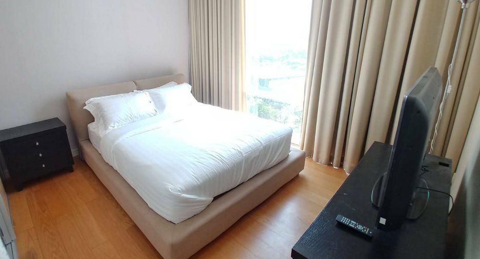 For rent 3 bedrooms condo in Khlong Toei, Bangkok