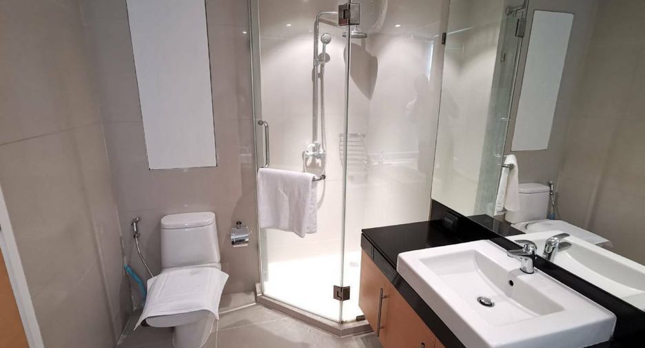 For rent 3 bedrooms condo in Khlong Toei, Bangkok