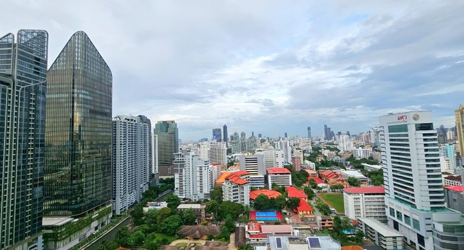 For rent 2 bedrooms condo in Watthana, Bangkok