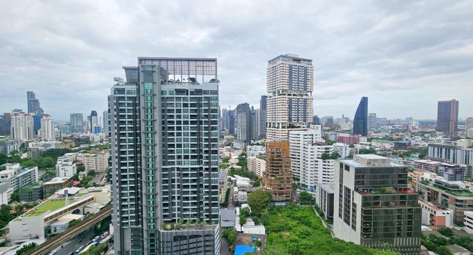 For rent 2 bedrooms condo in Khlong Toei, Bangkok