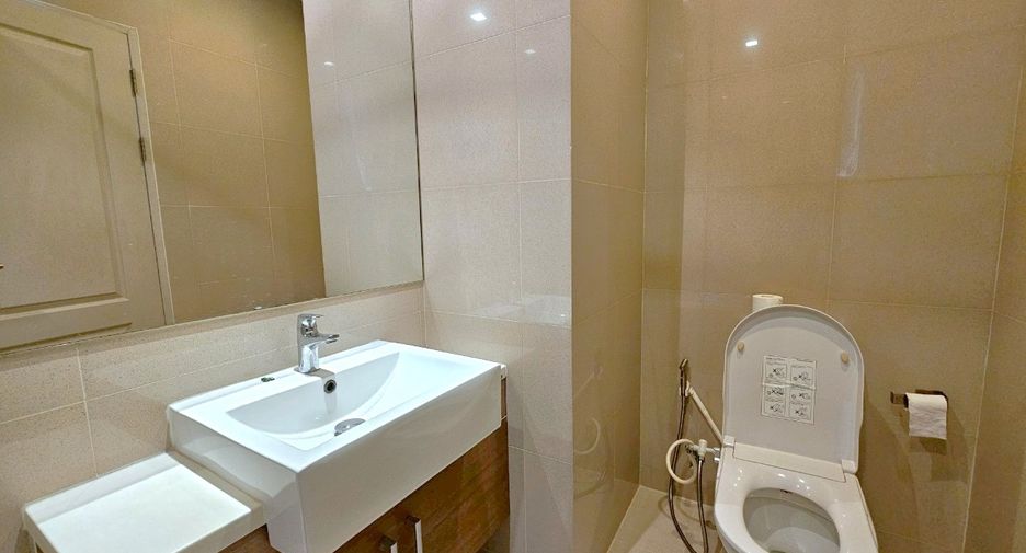 For rent 2 bedrooms condo in Khlong Toei, Bangkok