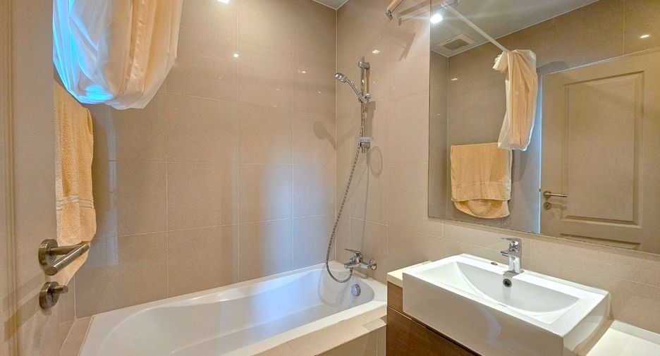 For rent 2 bedrooms condo in Khlong Toei, Bangkok