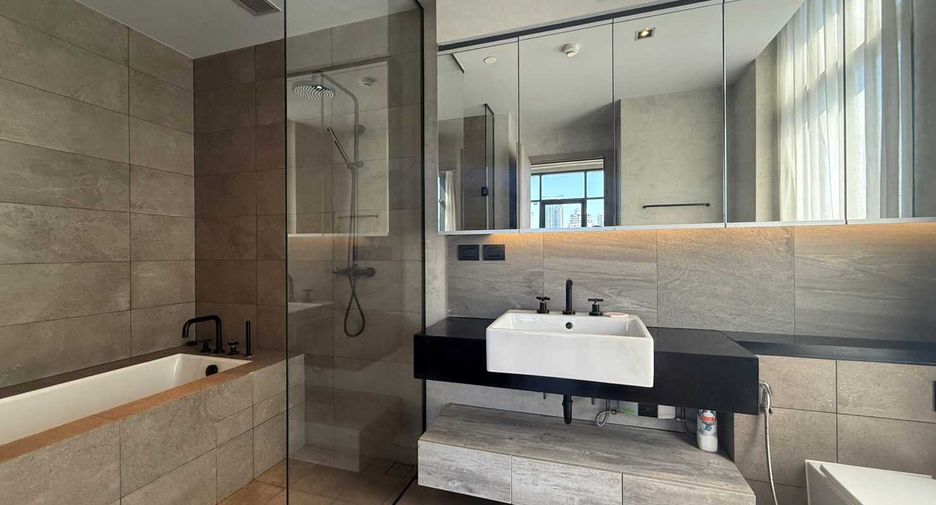 For rent 2 bedrooms condo in Watthana, Bangkok