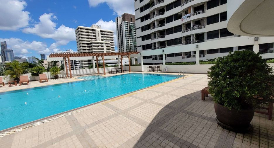 For rent 2 bedrooms condo in Watthana, Bangkok