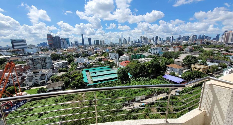 For rent 2 bedrooms condo in Watthana, Bangkok