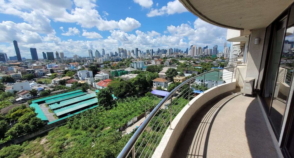 For rent 2 bedrooms condo in Watthana, Bangkok