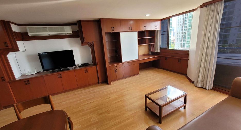 For rent 2 bedrooms condo in Watthana, Bangkok