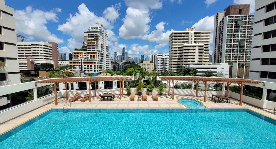 For rent 2 bedrooms condo in Watthana, Bangkok