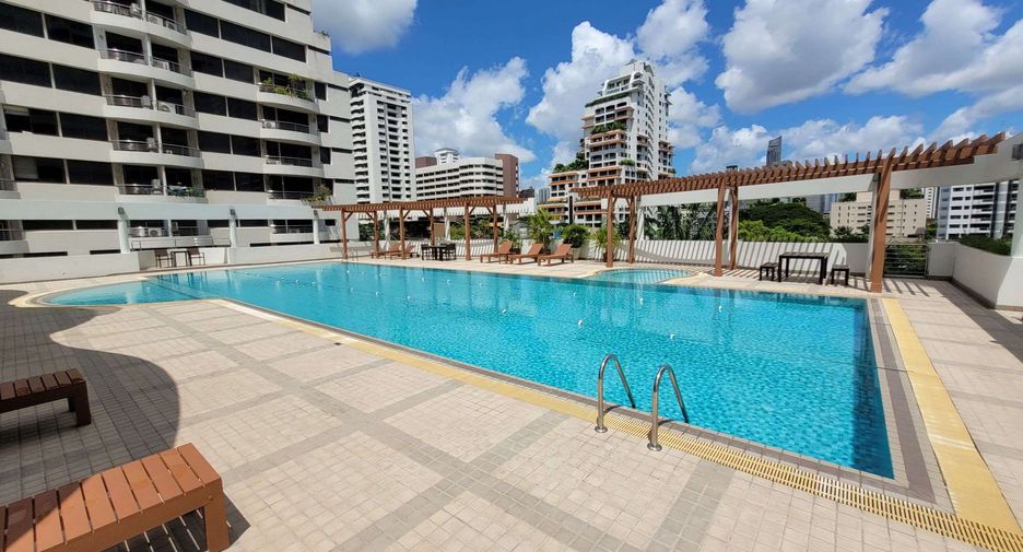 For rent 2 bedrooms condo in Watthana, Bangkok