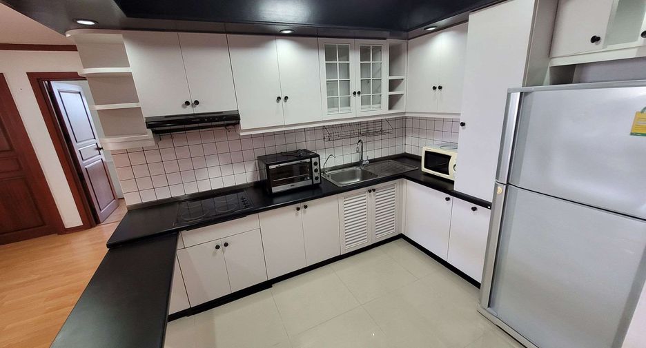 For rent 2 bedrooms condo in Watthana, Bangkok