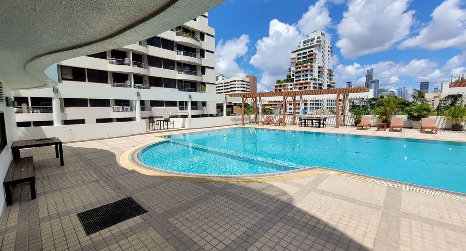 For rent 2 bedrooms condo in Watthana, Bangkok