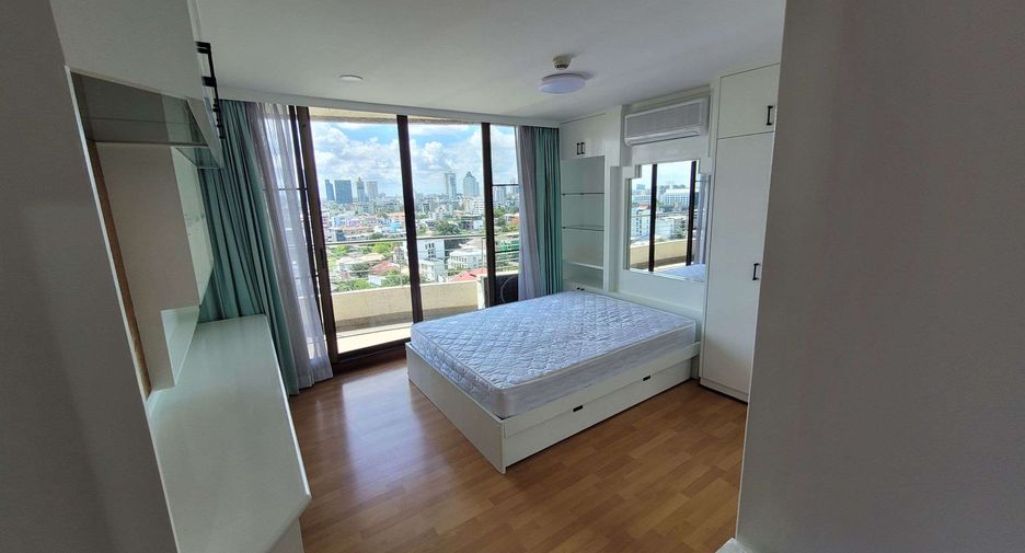 For rent 2 bedrooms condo in Watthana, Bangkok
