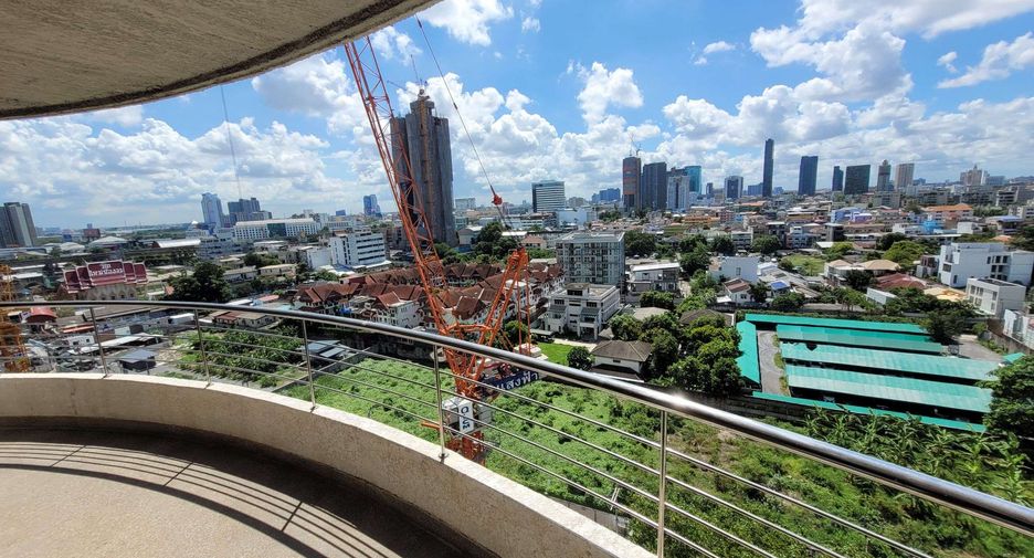 For rent 2 bedrooms condo in Watthana, Bangkok