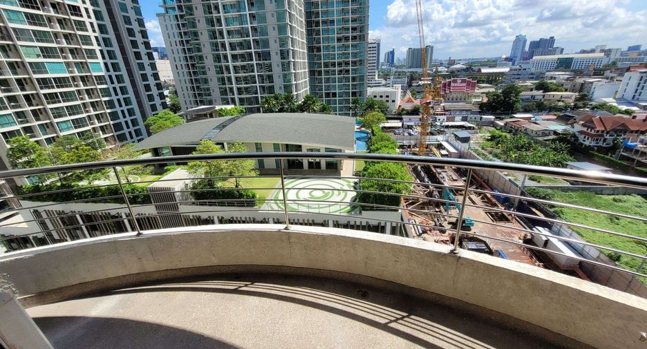 For rent 2 bedrooms condo in Watthana, Bangkok