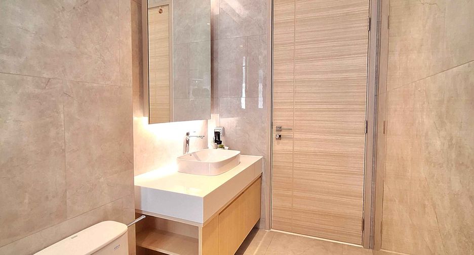 For rent 3 bedrooms condo in Mueang Samut Prakan, Samut Prakan