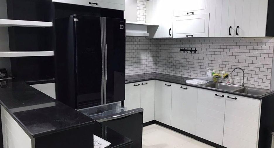For rent 3 bedrooms condo in Watthana, Bangkok