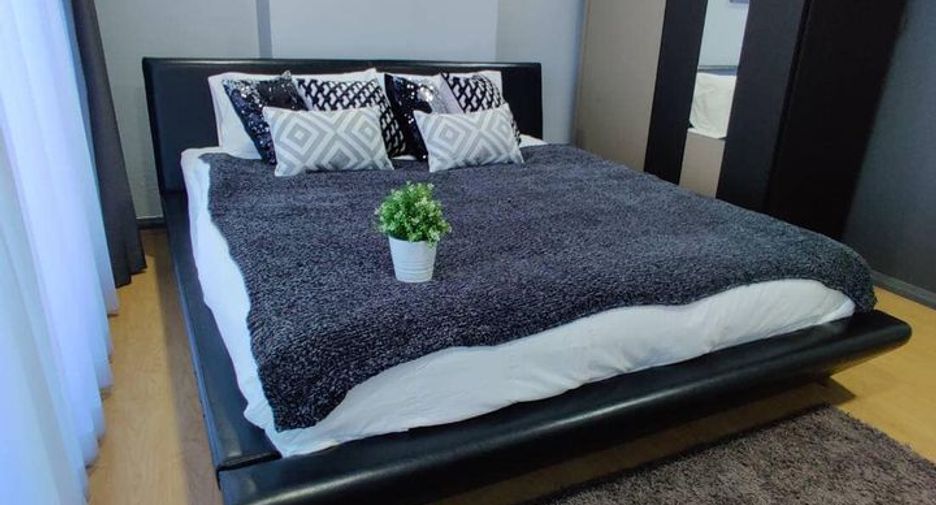 For rent 3 bedrooms condo in Watthana, Bangkok