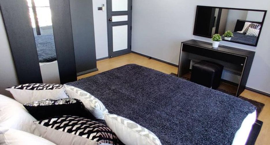 For rent 3 bedrooms condo in Watthana, Bangkok