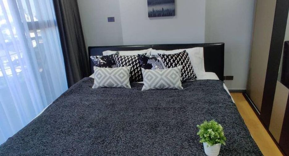 For rent 3 bedrooms condo in Watthana, Bangkok